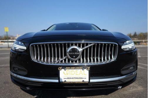 Black 2023 Volvo S90 B6 Plus