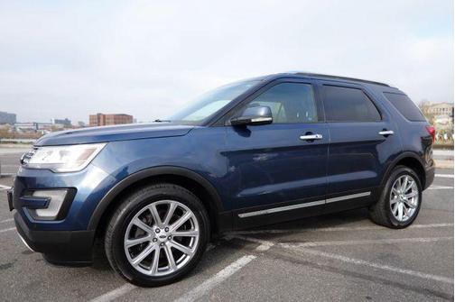 Blue 2017 Ford Explorer Limited