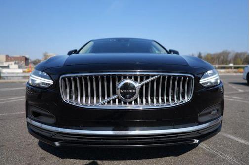 Black 2023 Volvo S90 B6 Plus