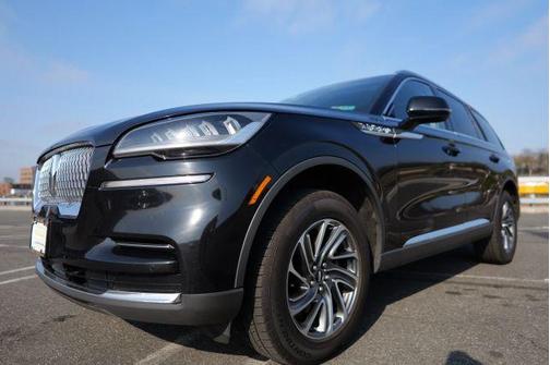 Black 2023 Lincoln Aviator Livery