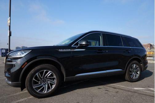 Black 2023 Lincoln Aviator Livery