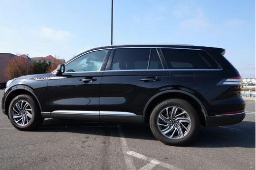 Black 2023 Lincoln Aviator Livery