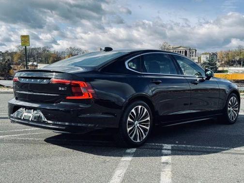 2022 Volvo S90 B6 Momentum