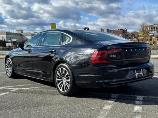 2022 Volvo S90 B6 Momentum