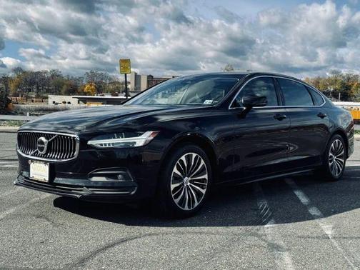 2022 Volvo S90 B6 Momentum