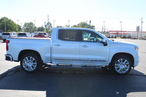 Iridescent Pearl Tricoat 2023 Chevrolet Silverado 1500 High Country