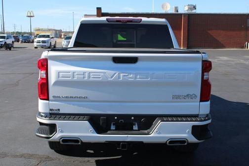 Iridescent Pearl Tricoat 2023 Chevrolet Silverado 1500 High Country
