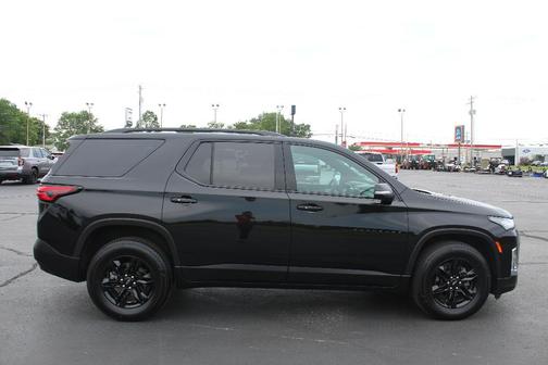 Mosaic Black Metallic 2023 Chevrolet Traverse LT Cloth