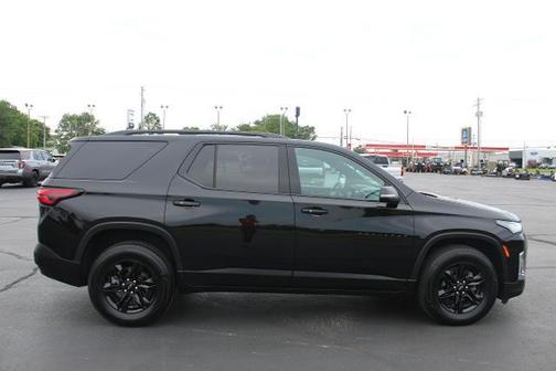 Mosaic Black Metallic 2023 Chevrolet Traverse LT Cloth
