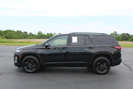 Mosaic Black Metallic 2023 Chevrolet Traverse LT Cloth