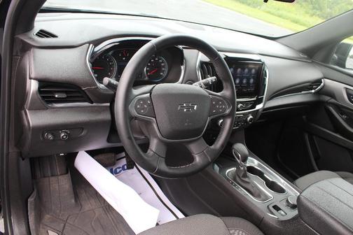 Mosaic Black Metallic 2023 Chevrolet Traverse LT Cloth