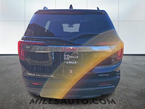 2023 GMC Acadia AWD AT4