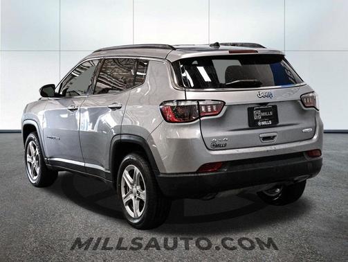 Sting-Gray Clearcoat 2024 Jeep Compass Latitude