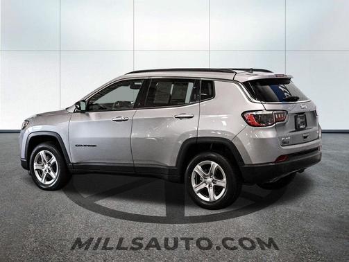 Sting-Gray Clearcoat 2024 Jeep Compass Latitude