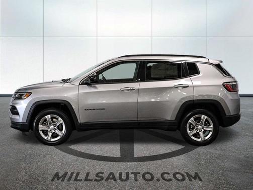 Sting-Gray Clearcoat 2024 Jeep Compass Latitude