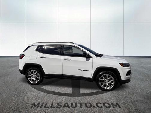 2024 Jeep Compass Latitude Lux