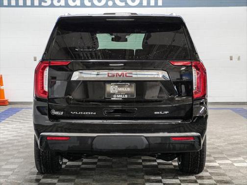 2023 GMC Yukon SLT