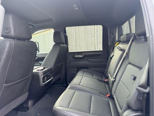 2025 GMC Sierra 3500 SLT