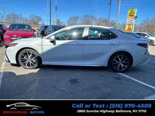 2022 Toyota Camry SE