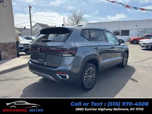 Platinum Gray Metallic 2025 Volkswagen Taos 1.5T SE