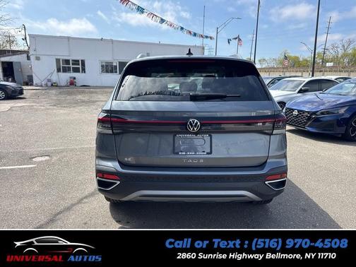 Platinum Gray Metallic 2025 Volkswagen Taos 1.5T SE