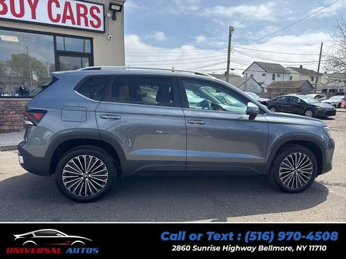 Platinum Gray Metallic 2025 Volkswagen Taos 1.5T SE