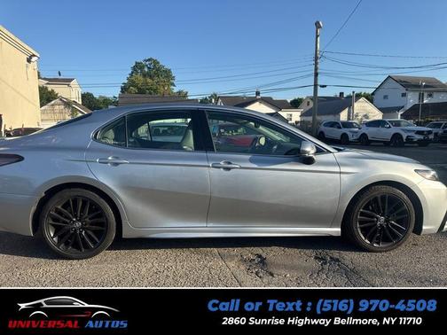 Celestial Silver Metallic/Midnight Black Metallic 2023 Toyota Camry XSE