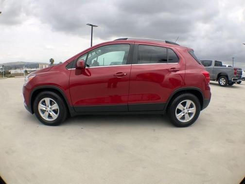 Photo 1 of 33 of 2018 Chevrolet Trax LT