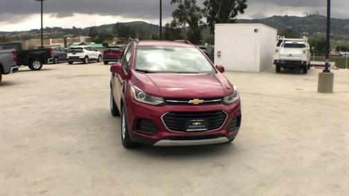 Photo 3 of 33 of 2018 Chevrolet Trax LT