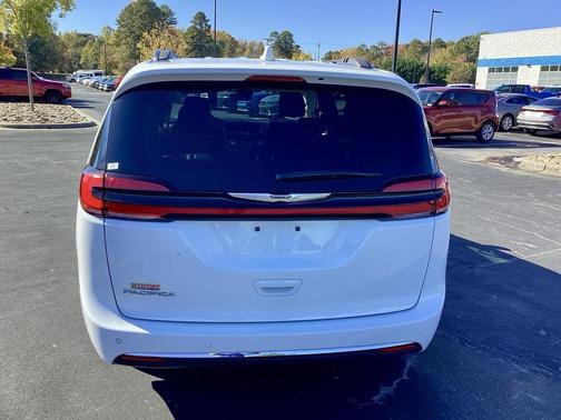 2022 Chrysler Pacifica Touring L
