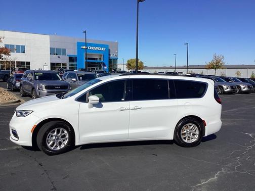 2022 Chrysler Pacifica Touring L