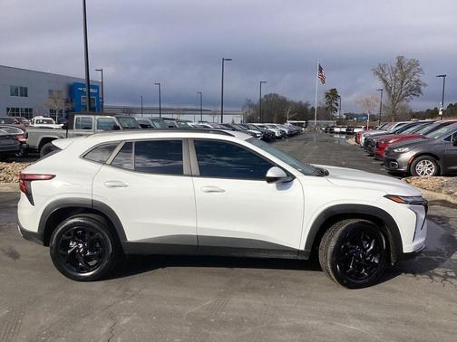 2025 Chevrolet Trax LT