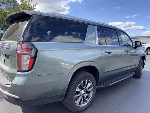 2023 Chevrolet Suburban LT