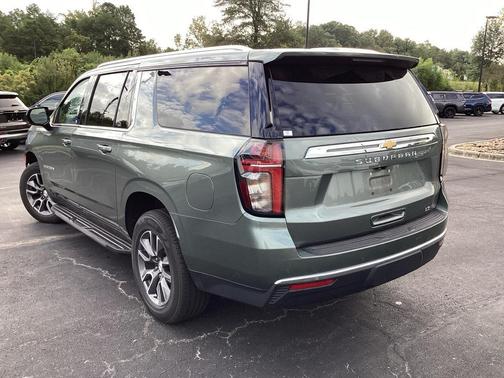 2023 Chevrolet Suburban LT