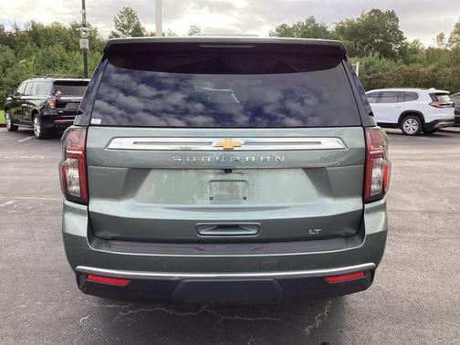 2023 Chevrolet Suburban LT
