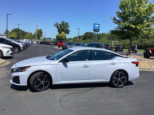 2024 Nissan Altima SR FWD