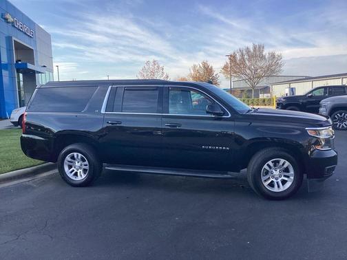 2017 Chevrolet Suburban LT