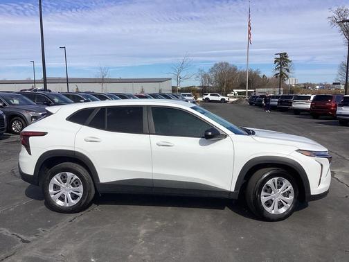 2025 Chevrolet Trax LS