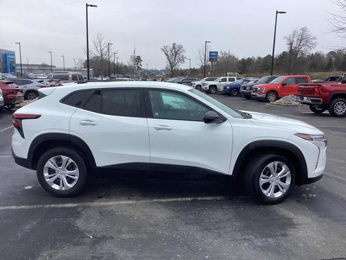 2025 Chevrolet Trax LS