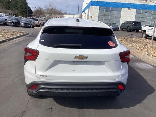 2025 Chevrolet Trax LS