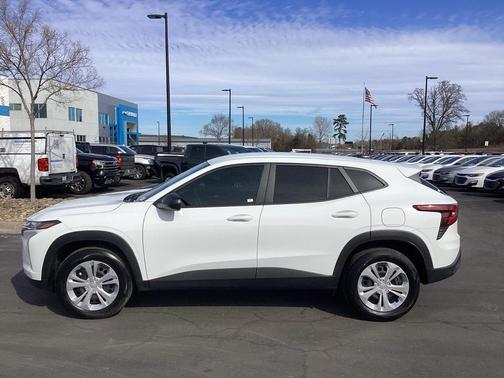 2025 Chevrolet Trax LS