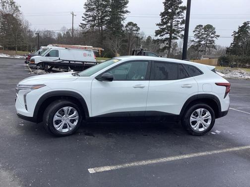 2025 Chevrolet Trax LS