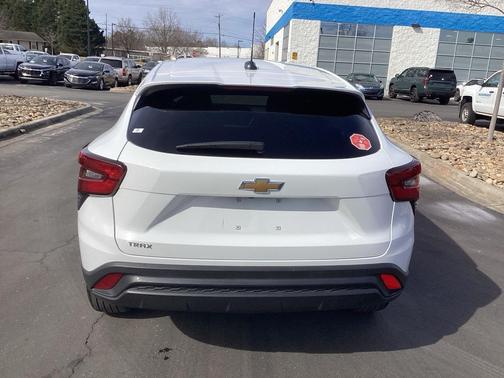 2025 Chevrolet Trax LS