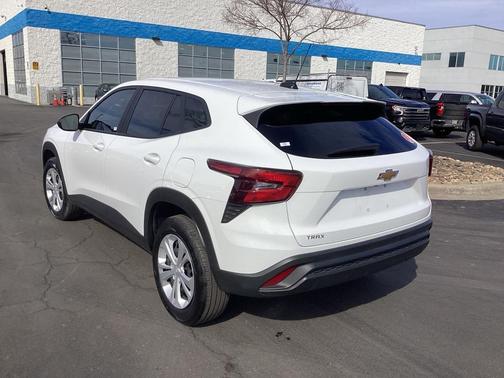 2025 Chevrolet Trax LS