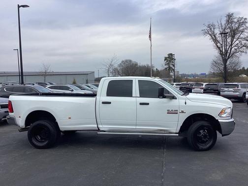 2017 RAM 3500 Tradesman Crew Cab 4x4 8' Box