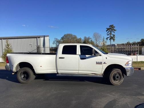 2017 RAM 3500 Tradesman Crew Cab 4x4 8' Box