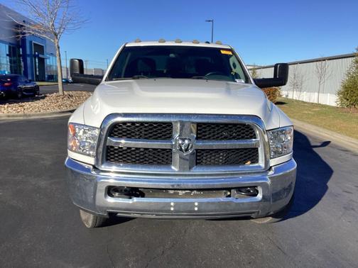 2017 RAM 3500 Tradesman Crew Cab 4x4 8' Box