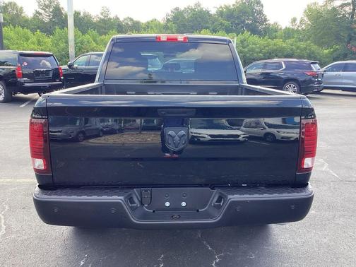 2024 RAM 1500 Classic Warlock Crew Cab 4x2 5'7' Box