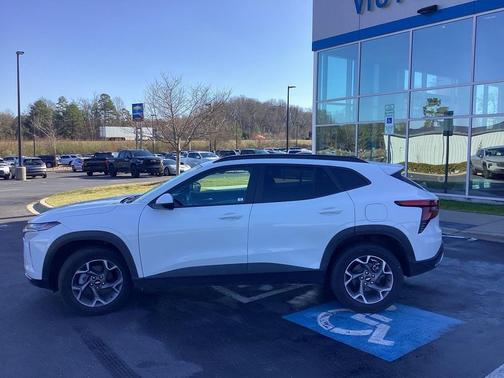 2025 Chevrolet Trax LT