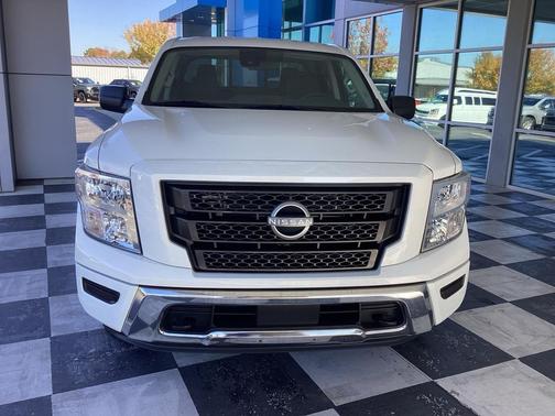 2024 Nissan Titan SV